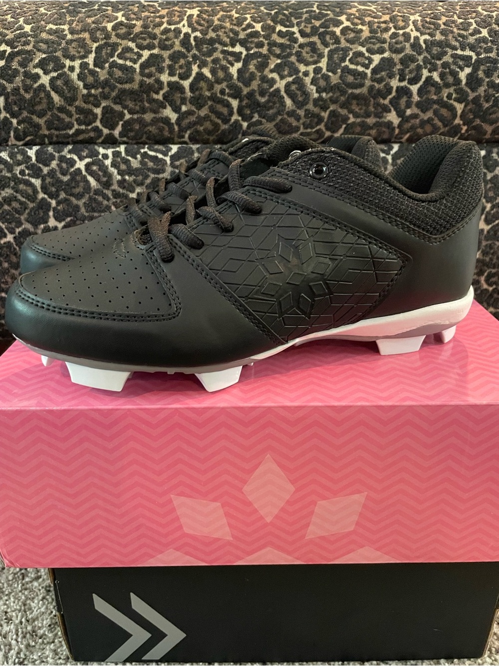 NWT Rip It Diamond Softball Cleat
